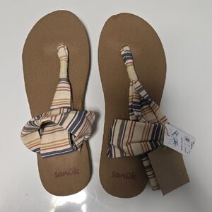 Sanuk Striped Knot Toe-Post Sandals in Tan and Navy Size 8